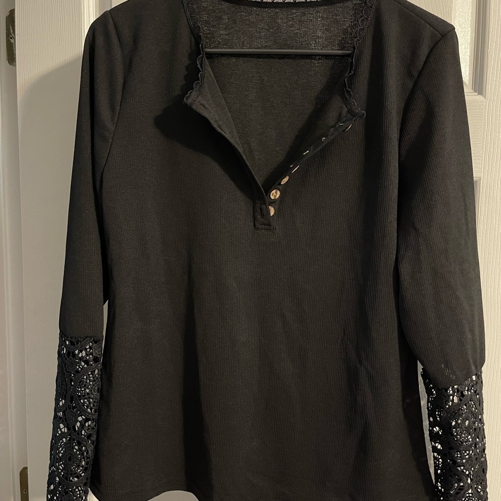 NWOT black 1/4 button down. Long sleeve. Size Large
